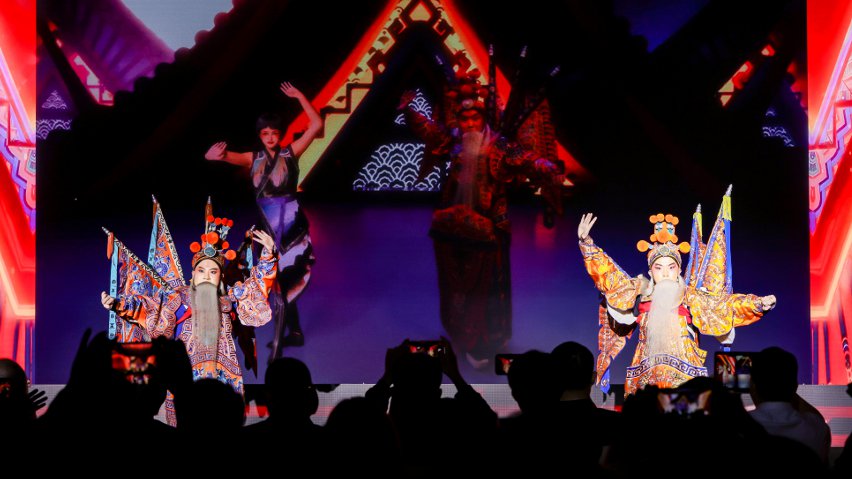 京劇演員與虛擬人“跨次元”合作《新定軍山》。主辦方供圖