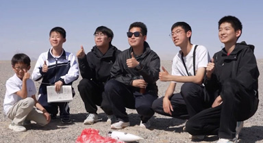 高中生"手搓"火箭 突破10KM海拔高度