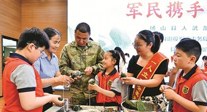 軍地人員同話端午習俗
