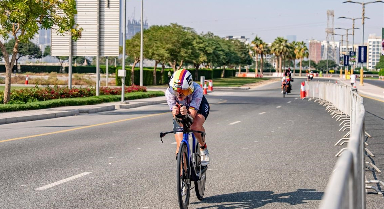 迪拜鐵人三項(xiàng)賽舉行