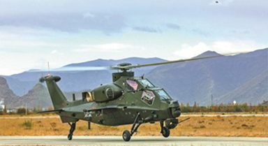 西藏軍區(qū)某旅開展飛行訓(xùn)練